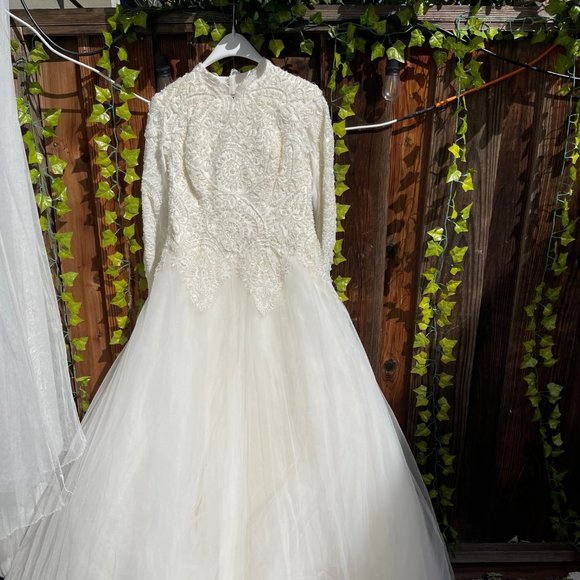 WEDDING DRESS LONG SLEEVE - Picture 10 of 12